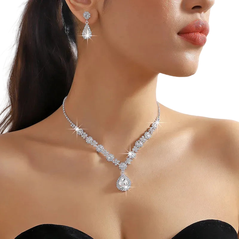 Ensemble Bijoux Élégance – Collier & Boucles 3 pièces