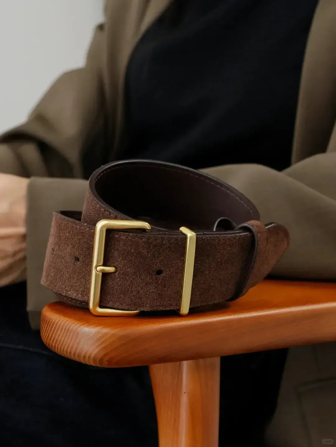 Ceinture Élégante en Cuir Suédé pour Femme – Taille Haute avec Boucle Dorée
