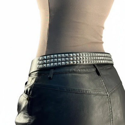 Ceinture à boucle tête de mort argentée pour femme