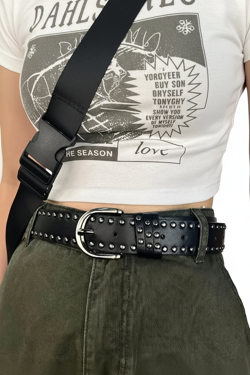 Ceinture cloutée féminine avec rivets et boucle à aiguille