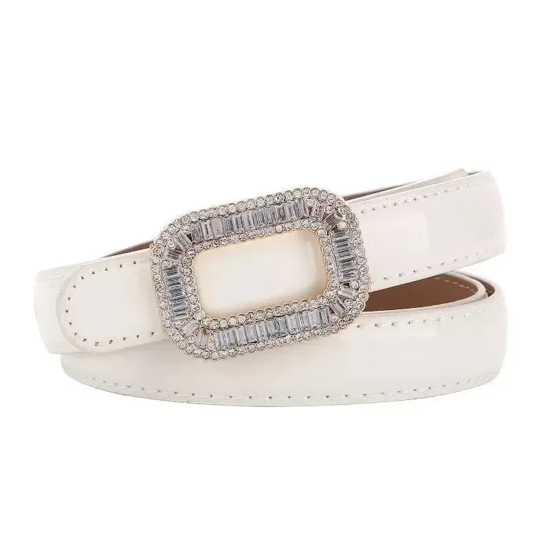 Ceinture fine en cuir vernis avec boucle strass