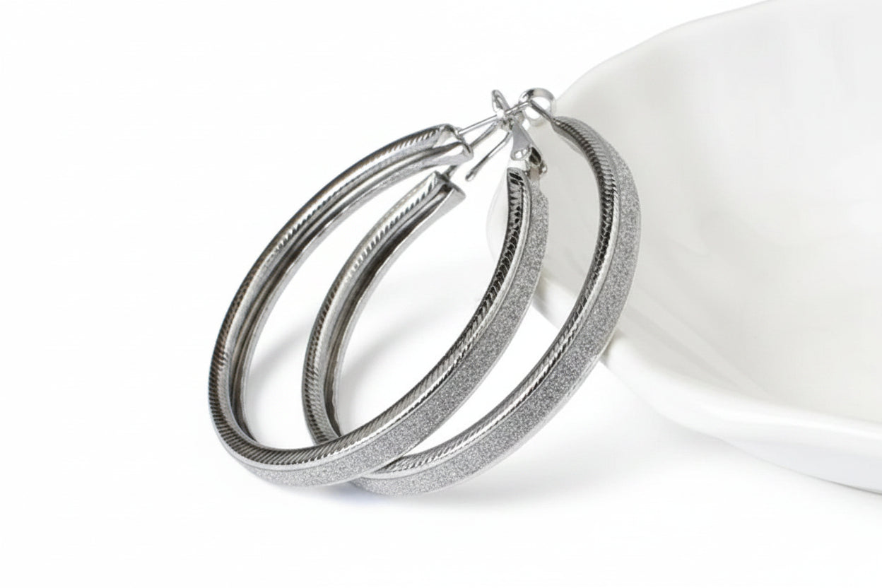 Boucles d’oreilles créoles Glam Circle – Strass grand cercle