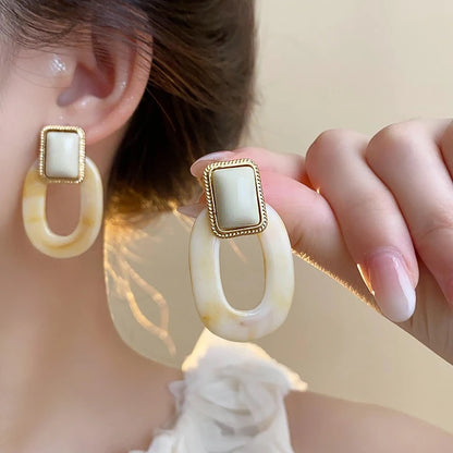 Boucles d’oreilles résine – Carrées creuses pour femme