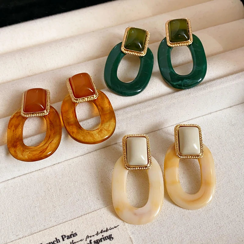 Boucles d’oreilles résine – Carrées creuses pour femme