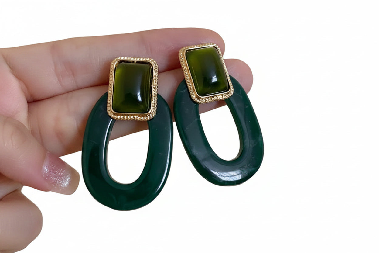 Boucles d’oreilles résine – Carrées creuses pour femme