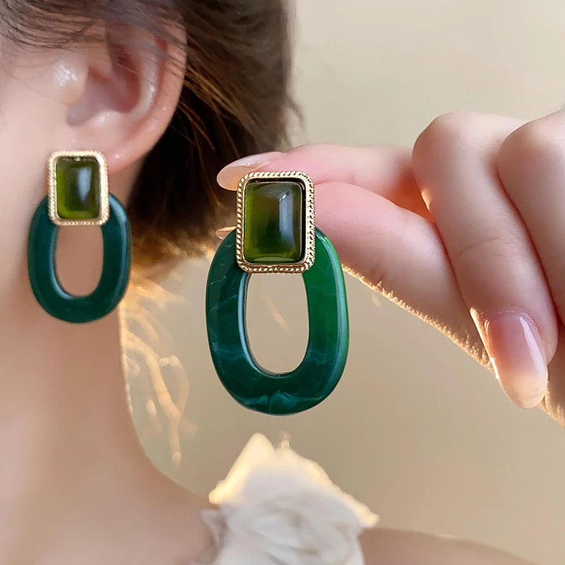 Boucles d’oreilles résine – Carrées creuses pour femme