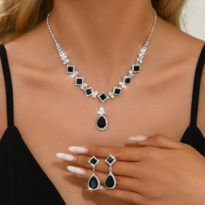 Ensemble Bijoux Élégance – Collier & Boucles 3 pièces