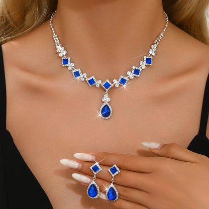 Ensemble Bijoux Élégance – Collier & Boucles 3 pièces